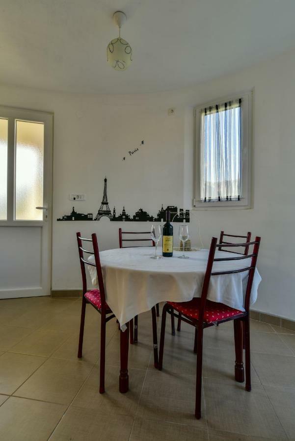 Apartments Suster บาร์ ภายนอก รูปภาพ